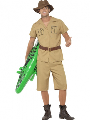 Super leuk Safari man kostuum! Inbegrepen zijn het shirt, de korte broek, riem en hoed.
Maak je outfit af met een opblaasbare krokodil!! 