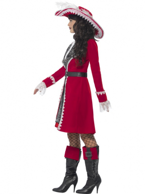 Prachtig Deluxe Authentiek Kapitein Piraten Kostuum compleet met mooie jurk, prachtige jas met veel details, chocker ketting en bootcovers (schoenhoezen. Met de gebruikelijke piratenhoed en een zwaard maakt je de look helemaal compleet. Leuk voor Carnaval of een ander themafeest. 