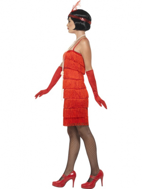 Rood 1920's Flapper Kostuum, bestaande uit het rode jurkje met franjes, rode handschoenen en een leuke hoofdband. Bekijk hier onze gehele Twenties Collectie .