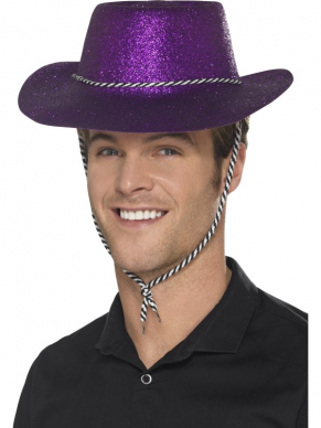 Paarse Glitter plastic cowboy cowgirl hoed met koord. One size fits most. Leuk voor een feestje met cowboy thema. We verkopen nog veel meer hoeden in diverse kleuren.