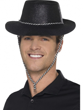Zwarte Glitter plastic cowboy cowgirl hoed met koord. Unisex One size fits most. Leuk voor een feestje met cowboy.  We verkopen nog veel meer hoeden in diverse kleuren.