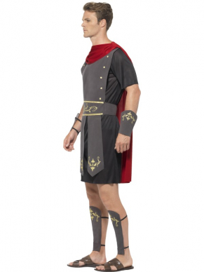 Vecht voor je vrijdheid met dit complete Romeinse Gladiator Heren Verkleedkostuum. U krijgt de gladiator tuniek met rode cape en de arm en beenstukken. Eventuele accessoires verkopen wij los. 