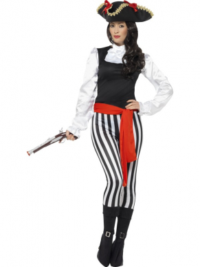  Pirate Lady Kostuum, bestaande uit een top, broek met bootcovers tot vast, een kraag en een riem.