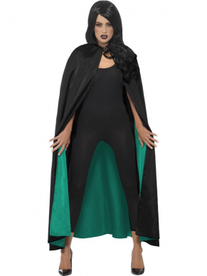 Een groen/zwarte omkeerbare heksen cape. Mooi te combineren met onze standaard heksenhoed.