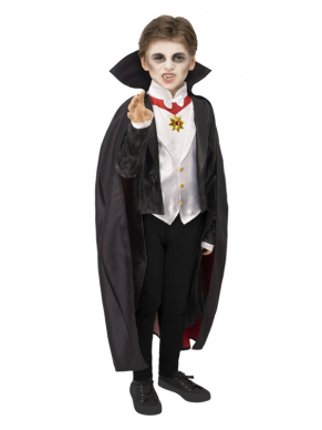 Dracula kostuum bestaande uit de Jack met nepgilet & top, cape & medaillon. Met dit kostuum ben je zo goed als klaar voor Halloween, het enige wat nog ontbreekt is nepbloed en vampierentanden.