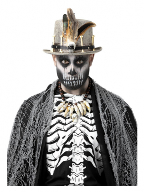 Maak jouw Voodoo look helemaal af met deze te gekke hoed met Bones & Feathers.