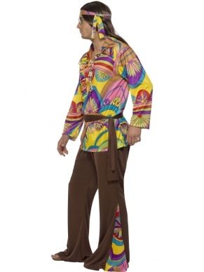 Hippie Gekleurde Heren Verkleedkleding. 1970's kostuum met gekleurd shirt, bruine broek met wijde felle pijpen, riem en haarband. De pruik verkopen we los in onze webwinkel. 