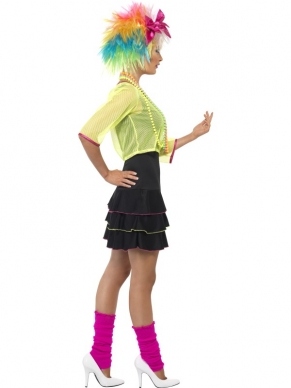 80's Pop Chick Dameskostuum. Inbegrepen is de lange zwarte jurk met stroken rok, het gele doorzichtige shirt met lange mouwen en de roze haarband. De beenwarmers en de pruik verkopen we los.