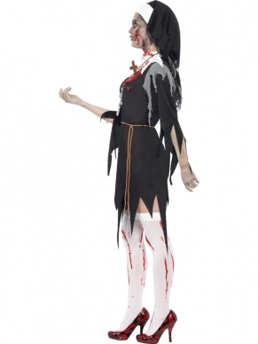 Zombie Bloody Sister Mary Non Kostuum. Inbegrepen is de zwarte jurk met latex wond, touwriem en nonnenkapje.