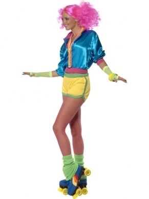 Skater Girl Neon Dames Verkleedkleding. Inbegrepen is het blauwe neon jasje, tube top en gele neon shorts. We verkopen de pruik en de accessoires los. 
