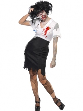 Work to Death Zombie Dames Halloween Kostuum. Inbegrepen is de jurk met naam plaatje en latex potlood door het hart gestoken met bloed. 