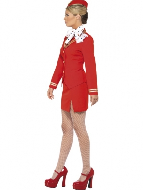 Britney Spears Trolley Dolly Stewardess Kostuum. Inbegrepen is het rode stewardessen jasje, de rode rok, het sjaaltje en het rode hoedje. Leuk voor Carnaval of een Famous people themafeestje. 