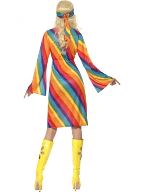 Mooi Fel Gekleurde Regenboog Hippie Dames Verkleedkostuum. Inbegrepen is de kleurrijke regenboogjurk en de haarband. Leuk hippie seventies kostuum voor Carnaval of hippie themafeesten. 