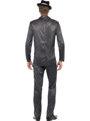 Gangster Heren Verkleedkostuum, bestaande uit het krijtstreep pak (jas en broek), voorkant shirt en stropdas. Maak de look compleet met bijpassende accessoires.
