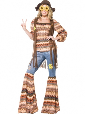 Lekker vrolijk Hippie Seventies Verkleedkostuum: Harmony Hippie Seventies Dames Kostuum. Inbegrepen is de spijkerbroek (geen spijkerstof maar elastisch) met uitlopende pijpen, het matchende shirtjes en het bruine gilletje met slierten. Prachtig kostuum voor een seventies flower power feest.