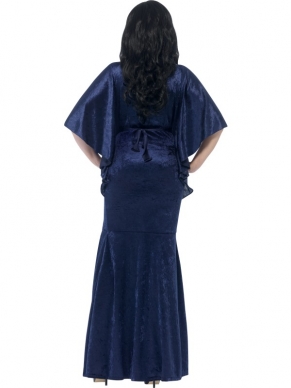 Ga deze Halloween verkleed als sexy tovenares in dit Curves Sorceress Halloween Kostuum! De donkerblauwe jurk heeft wijde mouwen en een hoge split. Om de outfit compleet te maken met een pruik of andere accessoires kunt u ook bij ons terecht!
