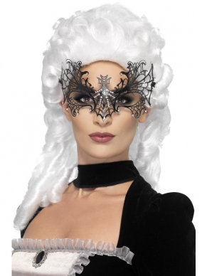 Black Widow Barones Oogmasker - zwart metalen spinnenweb oogmasker met diamantjes behorende bij het Black Widow Barones Kostuum.