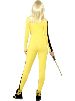 Kill Bill Kostuum - het kostuum bestaat uit een gele jumpsuit met opdruk en aangehecht riempje en een klein zwaard.