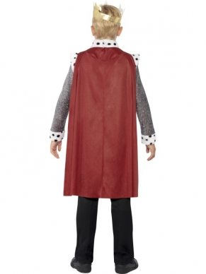 King Arthur Medieval Kinder Kostuum, bestaande uit het rood - blauwe tuniek met details en aangehechte cape en gouden kroon. Bekijk hier onze bijpassende accessoires om de look compleet te maken.