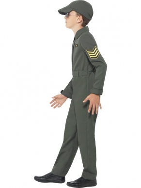 Mooi kinder vliegenier kostuum. Inbegrepen is het legergroen kleurige jumpsuit met vliegeniers emblemen. Een riem en de hoed.
Maak je outfit af met een pilotenbril! 