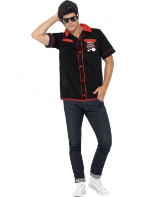 Jaren 50 Bowling Shirt met 'Strike it Lucky' motief. Zwart met rood.Maak je outfit af met een pruik en zonnebril! 