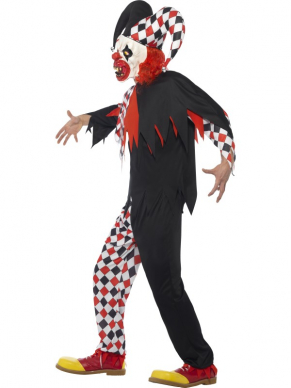Creepy verkleedkostuum voor Halloween of Carnaval: Gekke Crazed Jester Clown Horror Kostuum met shirt, broek, latex masker met hoed (zit aan het masker vast). U kunt nog wat extra nepbloed gebruiken of horror wonden en dan bent u klaar. 