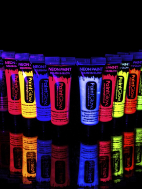 Gele UV Face & Body Paint Neon Make up Tube van 10ml. Maak de mooiste creaties. Leuk voor een neon disco feestje. Verkrijgbaar in diverse kleuren. Neon make up met glitters.