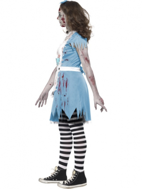 Zin in een Tea party zombie style?? Dan zit je met dit zombie Alice in Wonderland kostuum helemaal goed. Dit tienerkostuum hebben we in twee maten. Inbegrepen is de blauw witte alice jurk met bloedvlekken en theekopje en haarband. Combineer met kousen, horror schmink, contact fun lenzen en nepwonden en nepbloed en je bent klaar voor je Horror Halloween themafeest. 
