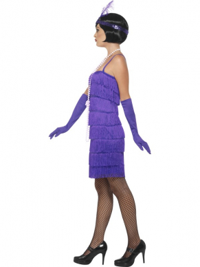 Paarse1920's Flapper Verkleedkleding Dit leuke paarse kostuum bestaat uit een jurkje met franjes, paarse handschoenen en een leuke hoofdband met veer. De overige accessoires om uw look af te maken verkopen we los.