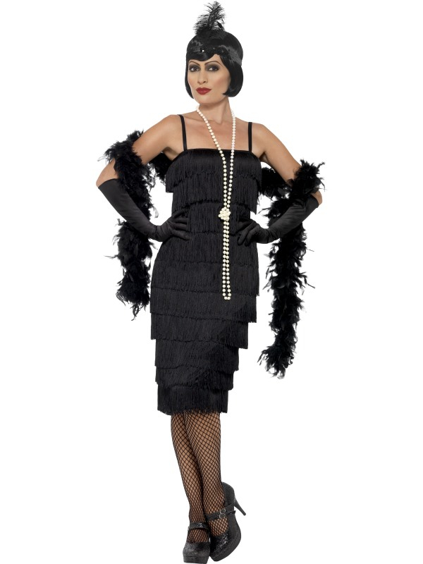 Compleet kostuum voor je 1920's Charlston Flapper feest: Zwarte halflange flapper jurk met franjes, haarband met glitters en veer en de zwarte handschoenen. Maak je look compleet met een boa, netpanty en parelketting. Deze jurk is ook verkrijgbaar in andere kleuren. Leuke betaalbare verkleedkleding voor Carnaval, themafeesten, charlston flapper feest.