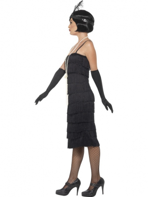 Compleet kostuum voor je 1920's Charlston Flapper feest: Zwarte halflange flapper jurk met franjes, haarband met glitters en veer en de zwarte handschoenen. Maak je look compleet met een boa, netpanty en parelketting. Deze jurk is ook verkrijgbaar in andere kleuren. Leuke betaalbare verkleedkleding voor Carnaval, themafeesten, charlston flapper feest.
