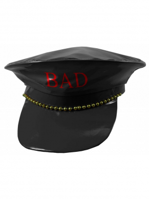 Een zwarte lak cap met de opdruk bad girl voor een echt fout vrijgezellenfeestje.