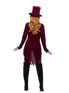 Fever Voodoo kostuum, bestaande uit een mooi zwart/rood jasje met top en korte broek. Om het kostuum af te maken zijn ook de hoed en halsketting inbegrepen. Leuk voor een Thema feestje of Halloween.