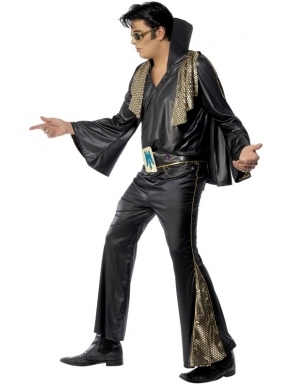 Elvis Kostuum in de kleur zwart met goud. Het complete Elvis kostuum zwart/goud voor heren bestaande uit de broek, shirt, cape en de riem.