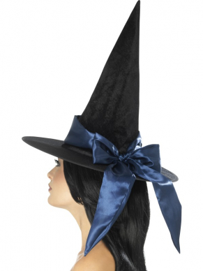 Maak jouw Heksenkostuum compleet met deze zwarte Heksenhoed gecombineerd met blauw lint.