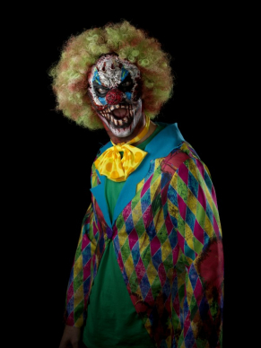 Maak van een vrolijke Clown een Scary Clown met deze  Foam Latex Clown Head Prosthetic. (Zelfklevend)