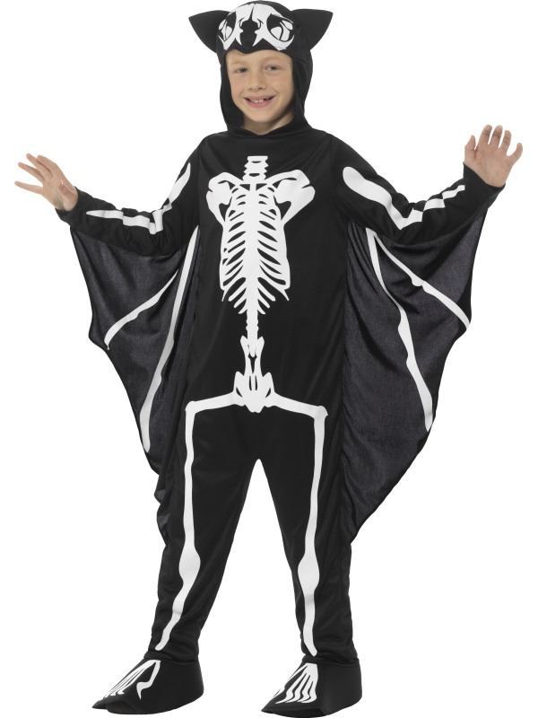 Steel de show tijdens Halloween of Carnaval met dit geweldige Bat Skeleton Kostuum. Dit kostuum bestaat uit een zwart/witte jumpsuit met capuchon en aanhangende vleugels voor een echt vleermuis effect.