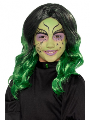 Combineer jouw Heksenkostuum met deze mooie zwart/groene Kids Witch Wig.Om de look helemaal af te maken kies dan voor deze heksen make-upkit.