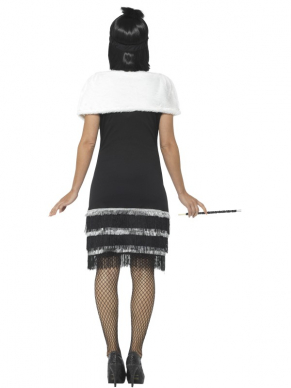 Een prachtige Christmas Flapper Dress, bestaande uit een zwart jurkje met hoofdband.
