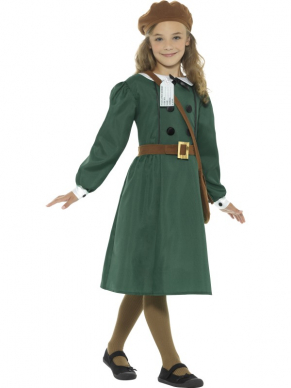 WW2 Evacuee Meiden Kostuum. Dit kostuum bestaat uit een groen jurkje met hoed, tas en naamplaatje.Leuk voor Carnaval of een Musical.Te combineren met het WW2 Evacuee Jongens Kostuum.