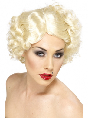 Maak jouw Hollywoodlook compleet met deze prachtige blonde Hollywood Icon Pruik. Mooi te combineren bij onze Flapper Dresses.