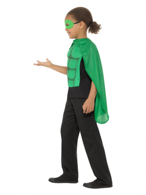 Groene Kids Superhero Kit, bestaande uit de groene cape met oogmasker. Ook verkrijgbaar in andere kleuren.
 