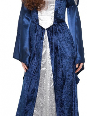 Waan je terug in de Middeleeuwen met dit Medieval Maid Kostuum, bestaande uit de blauwe jurk met wijde mouwen. Maak de look compleet met een bijpassende pruik. Wij verkopen ook het bijpassende Medieval Knight Kostuum voor Heren.