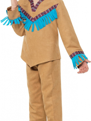 Native American Inspired Boy Kostuum, bestaande uit de top met franjes broek en hoofdband. Maak de look compleet met bijpassende accessoires. Wij verkopen ook het meiden kostuum.