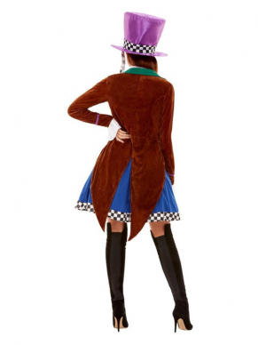 Bekend uit de film Alice in Wonderland dit Miss Hatter-kostuum, bestaande uit het jasje met aangehecht giletje, rok en hoed. Wij verkopen ook het Mad Hatter herenkostuum.
