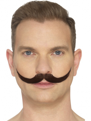 Maak jouw look compleet met deze bruine The English Moustache.
