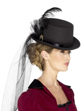 Maak jouw Look compleet met deze prachtige Zwarte Deluxe Ladies Victorian Top Hoed met aangehechte sluier, veer en broche. 