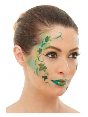 Maak jouw Woodlandlook compleet met deze Make-Up FX, Woodland Pixie Aqua Kit, bestaande uit schmink op waterbasis, glitterpotje en applicators.