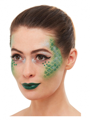 Maak jouw look compleet met deze Make-Up FX, Reptile Aqua Kit, bestaande uit schmink, stencil, edelsteentjes, glitter en applicators.