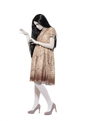Jaag iedereen de stuipen op het lijf tijdens Halloween met dit Evil Spirit Kostuum, bestaande uit het grijze vervallen jurkje met pruik. Maak de look compleet met bijpassende panty en schmink.